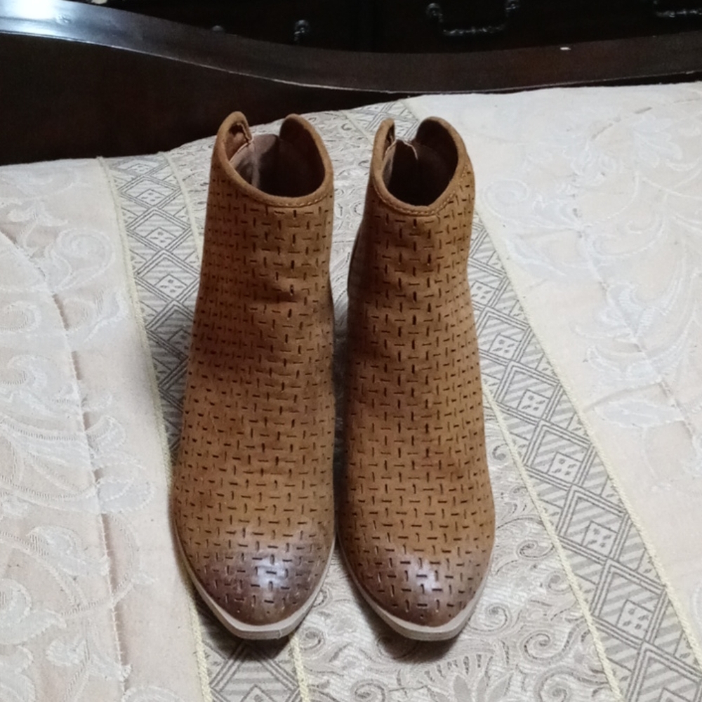 Heeled bootie from Buckle